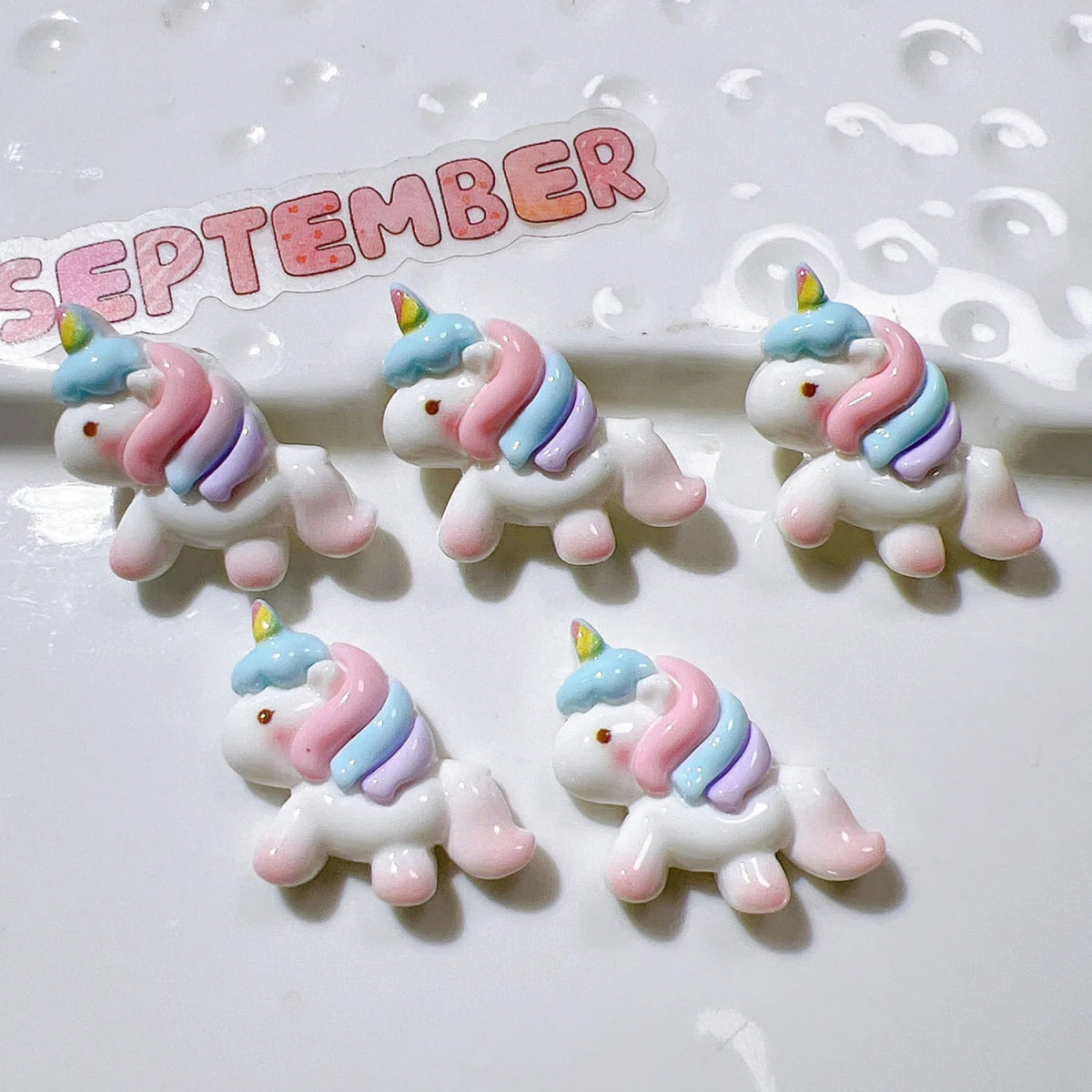 10 Accessoires en Résine Licorne | Cabochons Plats Arc - en - Ciel - DIY, Bijoux, Décoration Charms - KAWAII FAVIE