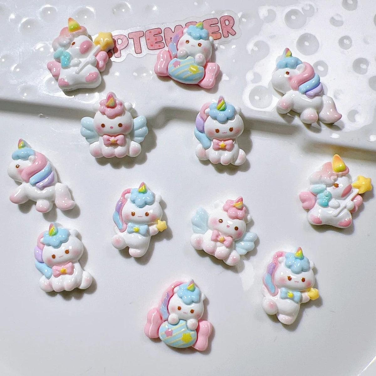 10 Accessoires en Résine Licorne | Cabochons Plats Arc - en - Ciel - DIY, Bijoux, Décoration Charms - KAWAII FAVIE