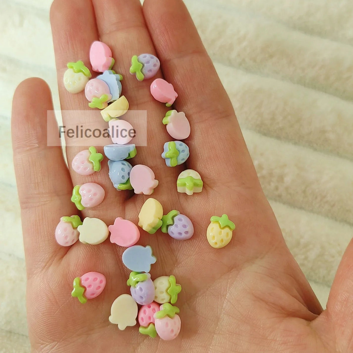 10 Charms Fraises en Résine | Dos Plat 17x19mm pour Slime, Décoration & DIY - KAWAHIP Charms - KAWAII FAVIE