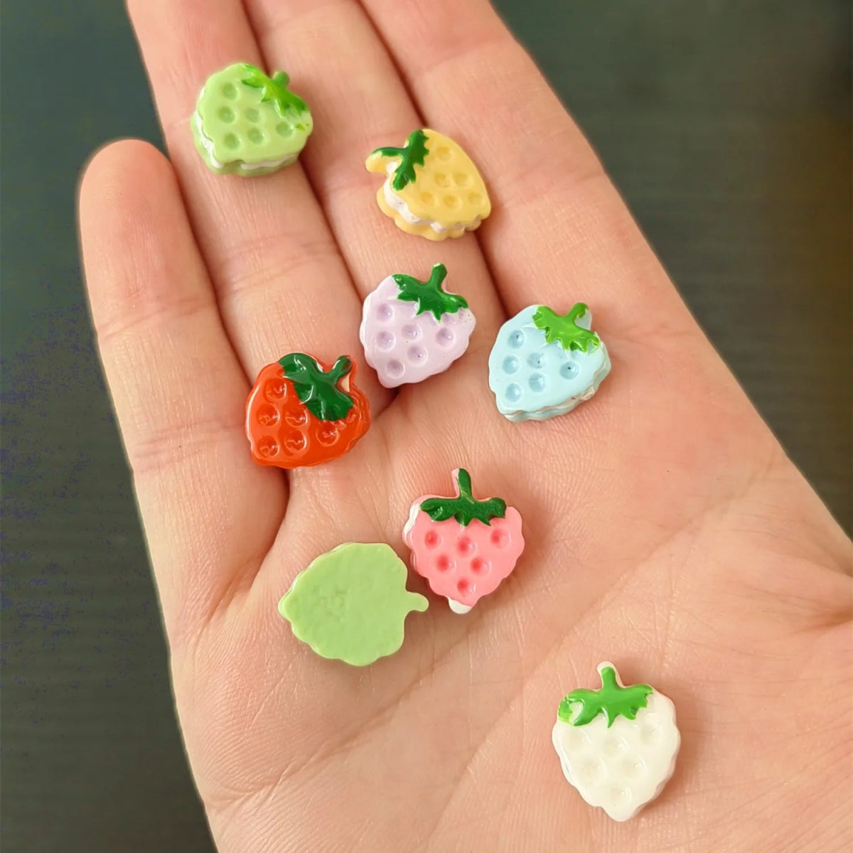 10 Charms Fraises en Résine | Dos Plat 17x19mm pour Slime, Décoration & DIY - KAWAHIP Charms - KAWAII FAVIE