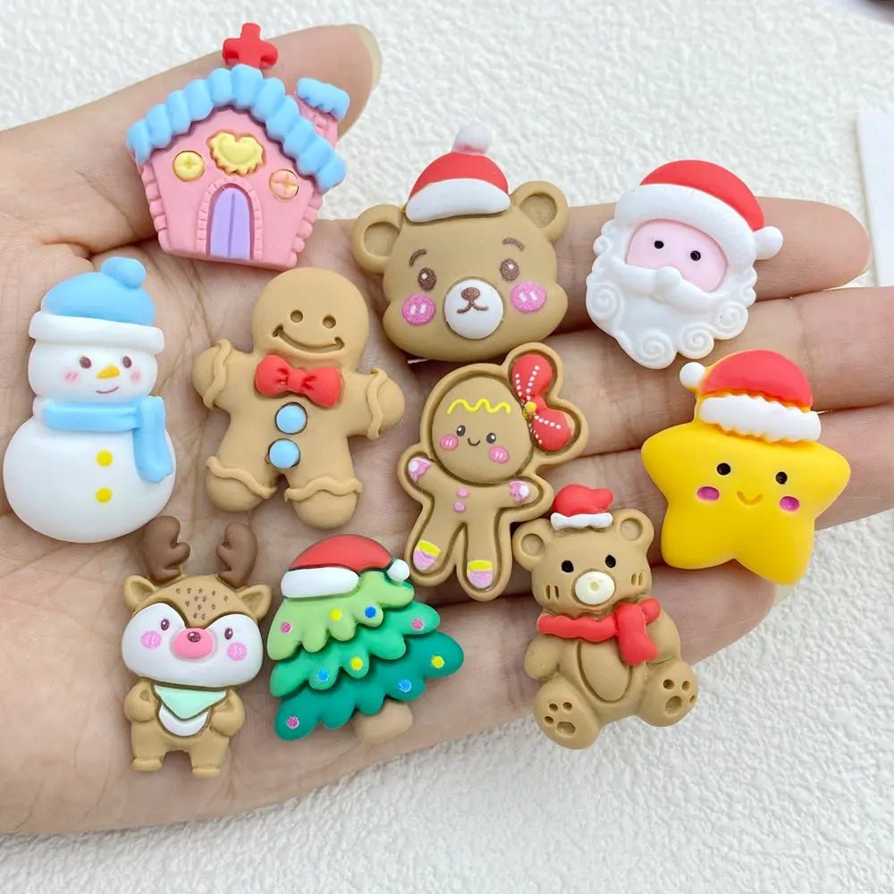 10 Ornements en Résine de Noël | Collection Cartoon (Bonhomme de Neige, Père Noël) - Dos Plat pour Barrettes Cheveux, DIY Charms - KAWAII FAVIE