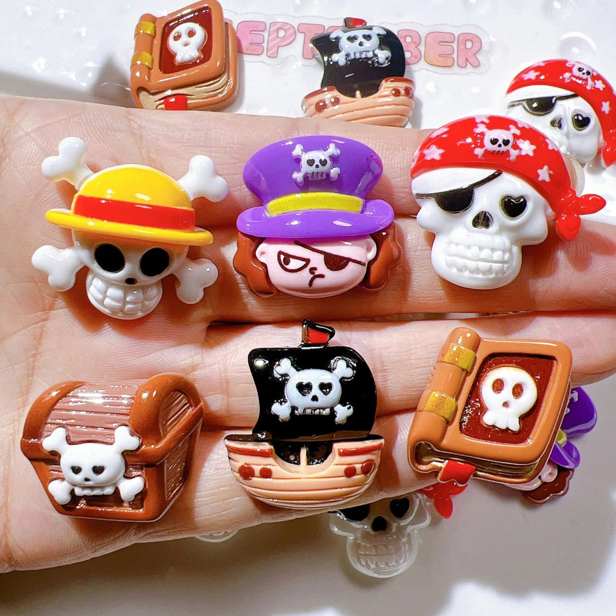 10 Perles en Résine 3D Pirates & Crânes Cartoon | Dos Plat - DIY, Mariage, Halloween, Bijoux KAWAHIP Charms - KAWAII FAVIE