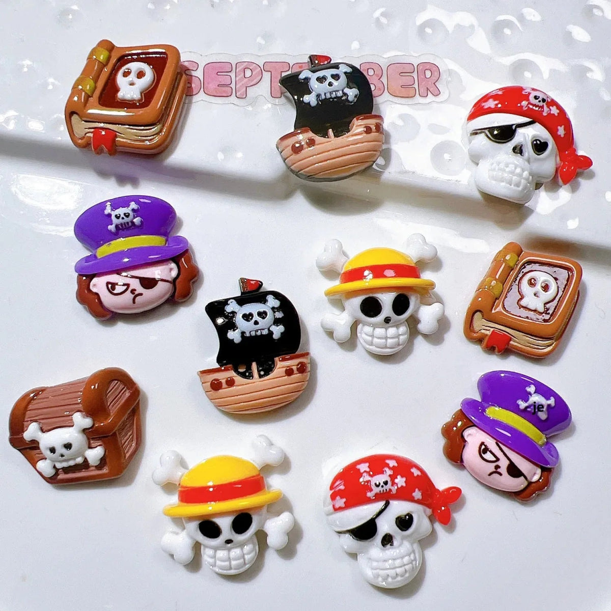10 Perles en Résine 3D Pirates & Crânes Cartoon | Dos Plat - DIY, Mariage, Halloween, Bijoux KAWAHIP Charms - KAWAII FAVIE