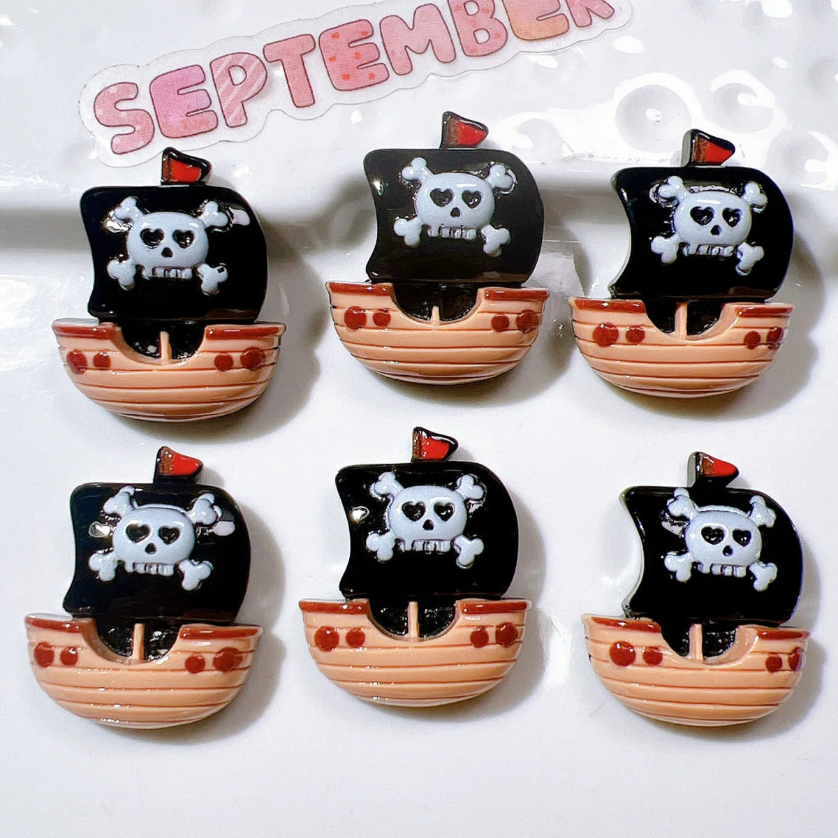 10 Perles en Résine 3D Pirates & Crânes Cartoon | Dos Plat - DIY, Mariage, Halloween, Bijoux KAWAHIP Charms - KAWAII FAVIE