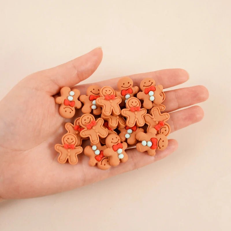 10/30 Mini Ornements Bonhomme en Pain d'Épices en Résine | Décoration de Noël, Cabochon Dos Plat - DIY, Scrapbook, Bijoux Charms - KAWAII FAVIE
