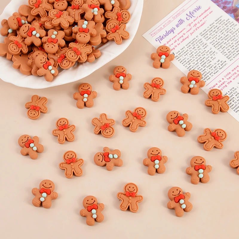 10/30 Mini Ornements Bonhomme en Pain d'Épices en Résine | Décoration de Noël, Cabochon Dos Plat - DIY, Scrapbook, Bijoux Charms - KAWAII FAVIE