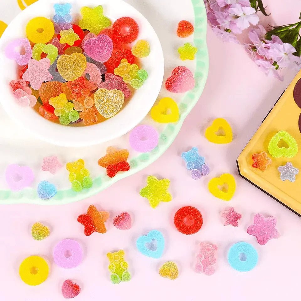 50 Charmes Bonbon Assortis | Perles Plates en Résine Gélifiée Souple - DIY, Coques Téléphone, Nail Art KAWAHIP Charms - KAWAII FAVIE
