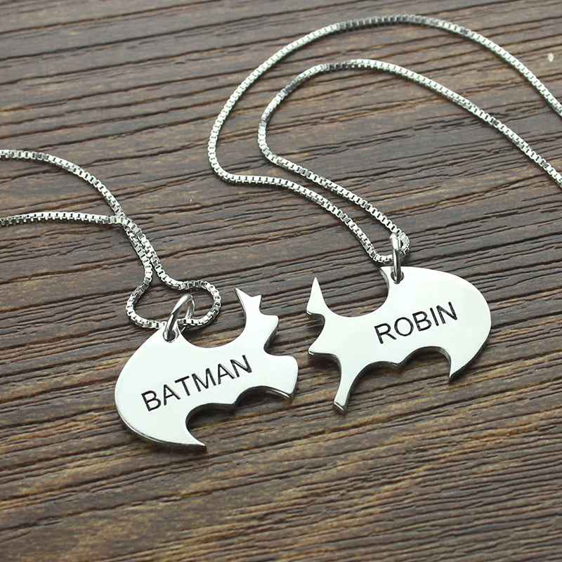 Collier Batman & Robin pour Meilleurs Amis | 2 Noms Gravés en Argent Sterling 925 - Cadeau de Fan Unique Necklace - KAWAII FAVIE