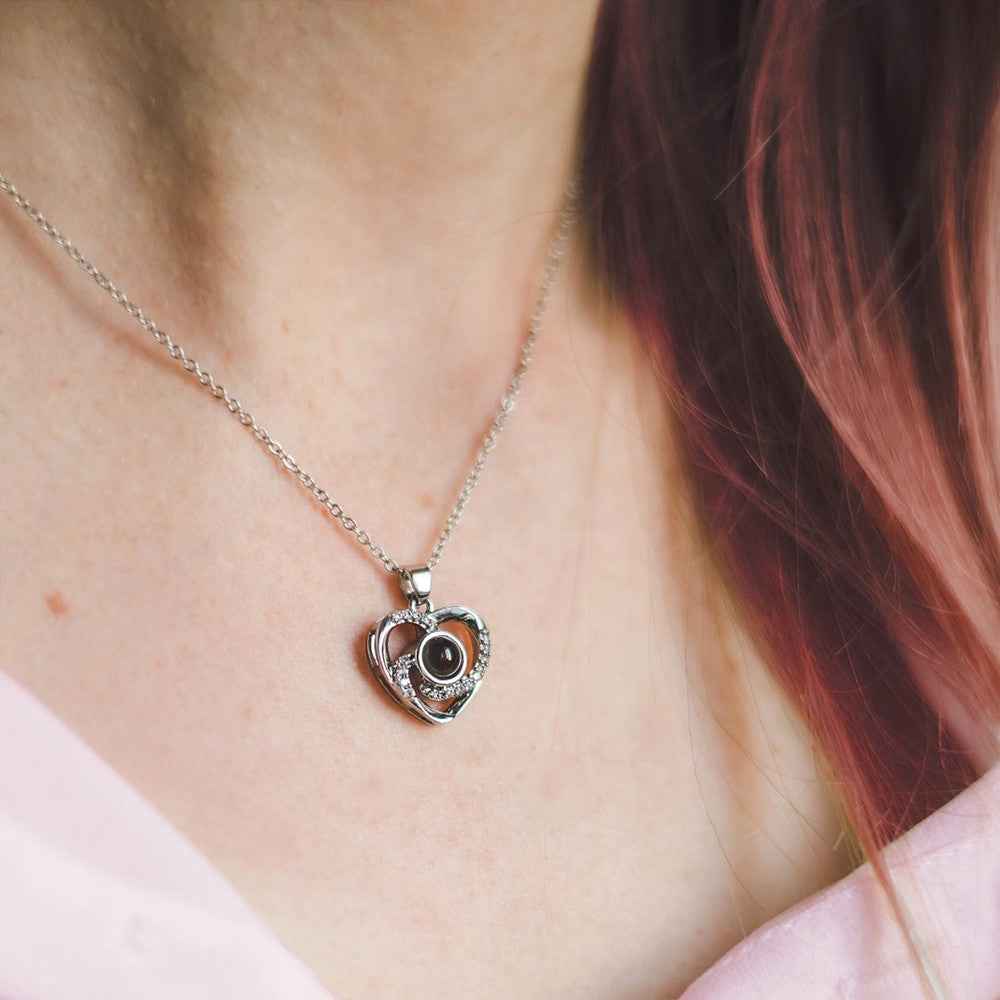 Collier Cœur Projection Photo en Argent 925 | Gravure Photo & Message d'Amour en 100 Langues - Cadeau Magique Necklace - KAWAII FAVIE