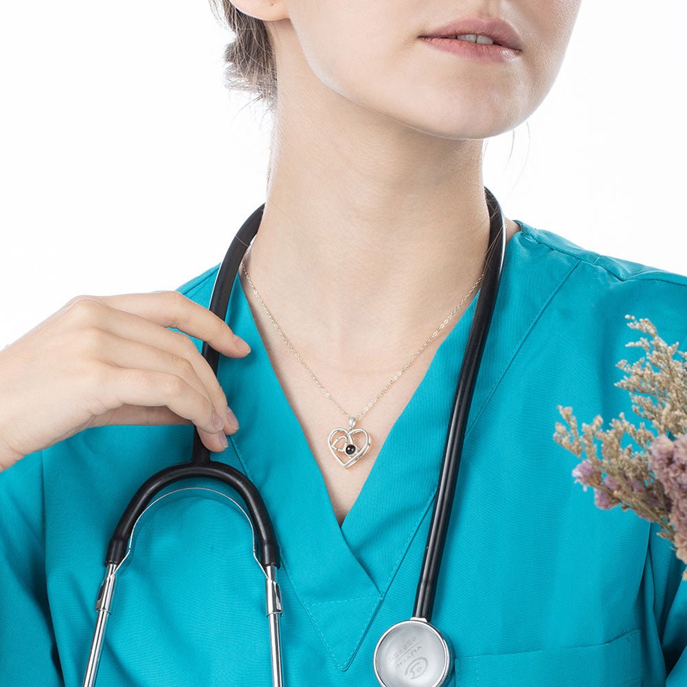 Collier Cœur Stéthoscope Projection Photo en Argent 925 | Cadeau Personnalisé pour Infirmière, Médecin & Étudiant en Médecine Necklace - KAWAII FAVIE