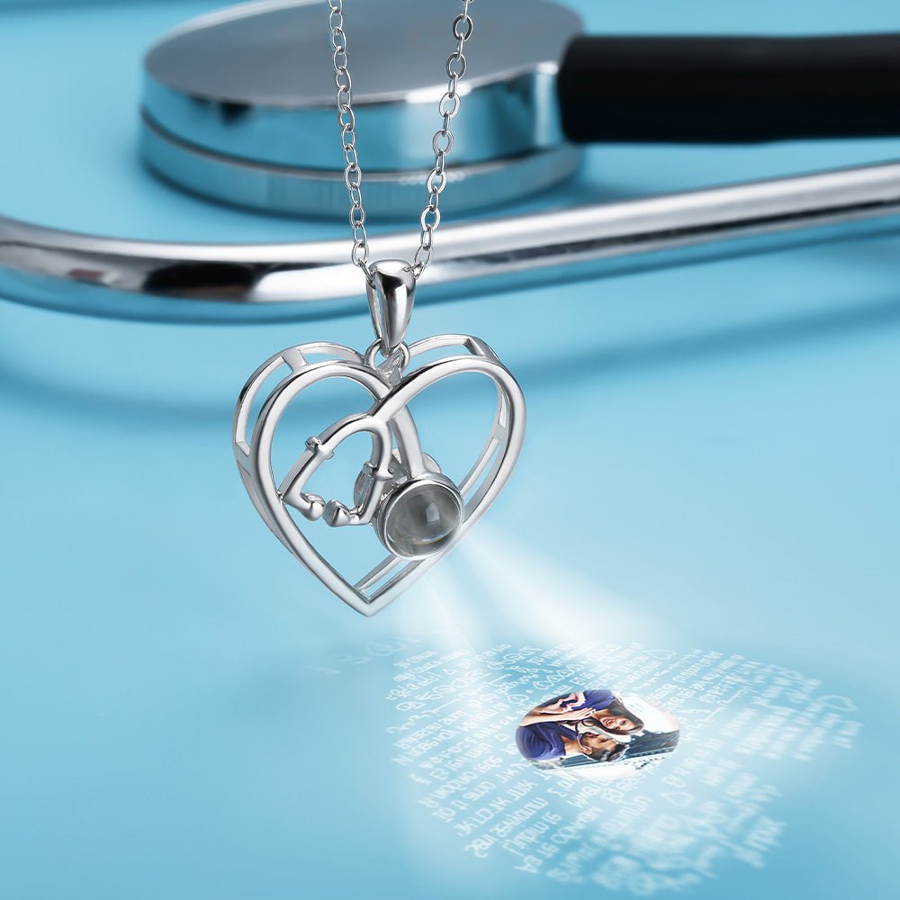 Collier Cœur Stéthoscope Projection Photo en Argent 925 | Cadeau Personnalisé pour Infirmière, Médecin & Étudiant en Médecine Necklace - KAWAII FAVIE