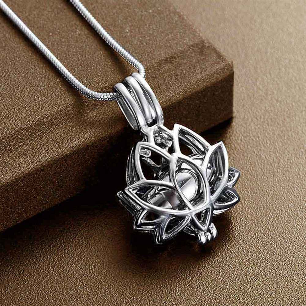 Collier Mémoire Urne en Forme de Lotus | Pour Cendres ou Souvenir - Personnalisable en Acier Inoxydable Necklace - KAWAII FAVIE