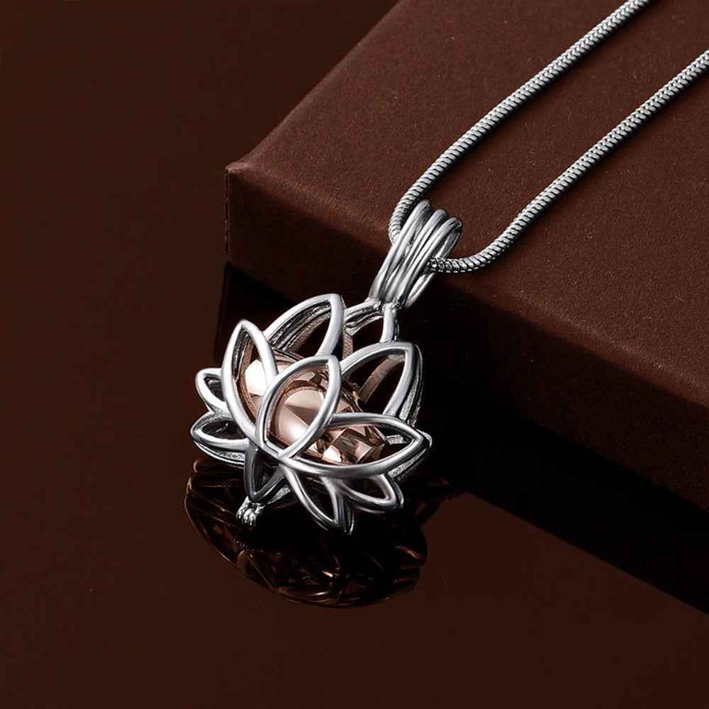 Collier Mémoire Urne en Forme de Lotus | Pour Cendres ou Souvenir - Personnalisable en Acier Inoxydable Necklace - KAWAII FAVIE