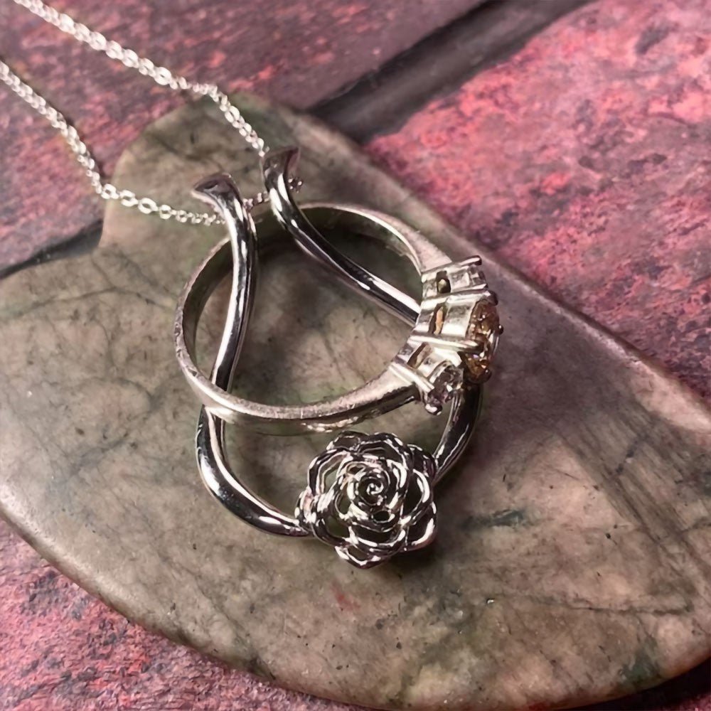 Collier Porte - Alliance avec Pendentif Rose | Porte - Bague Cadeau pour Femme, Infirmière, Mère Necklace - KAWAII FAVIE