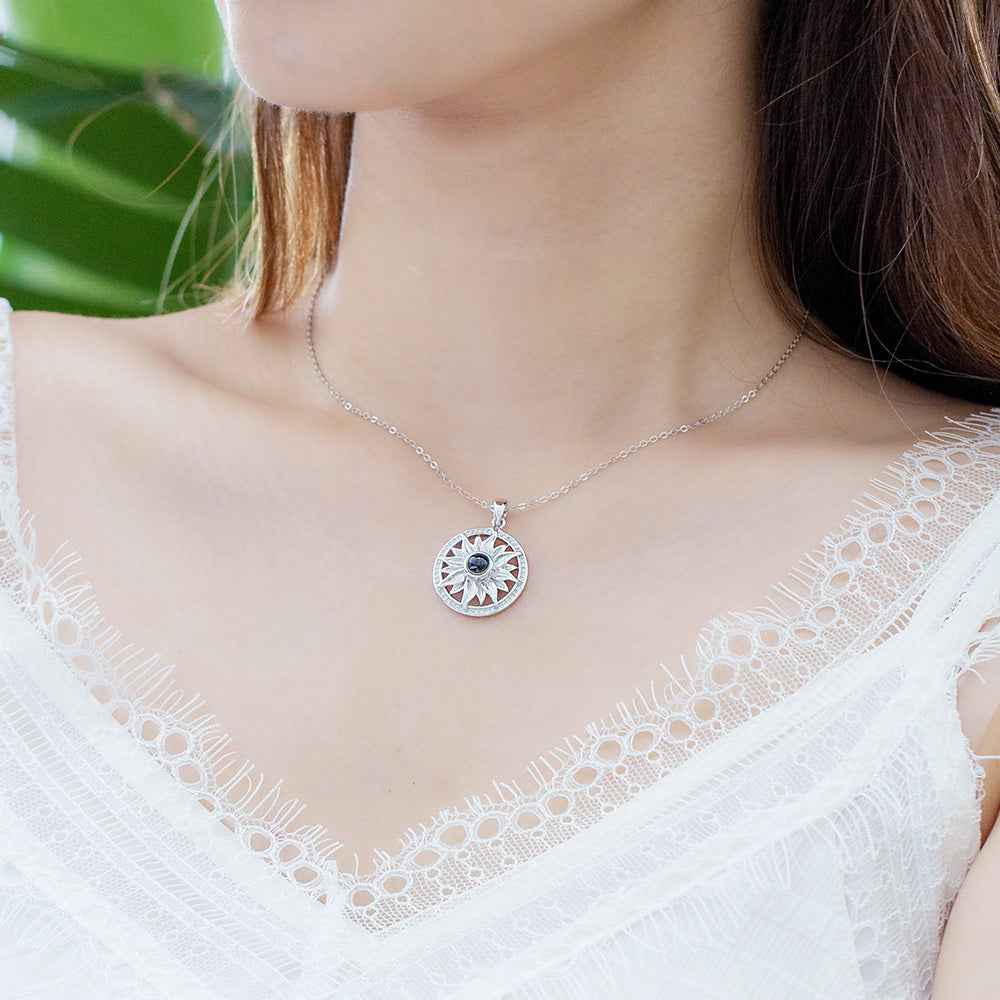 Collier Tournesol Projection « Je T'aime » en 100 Langues | Pendentif Personnalisable avec Photo - Cadeau Lumineux Necklace - KAWAII FAVIE