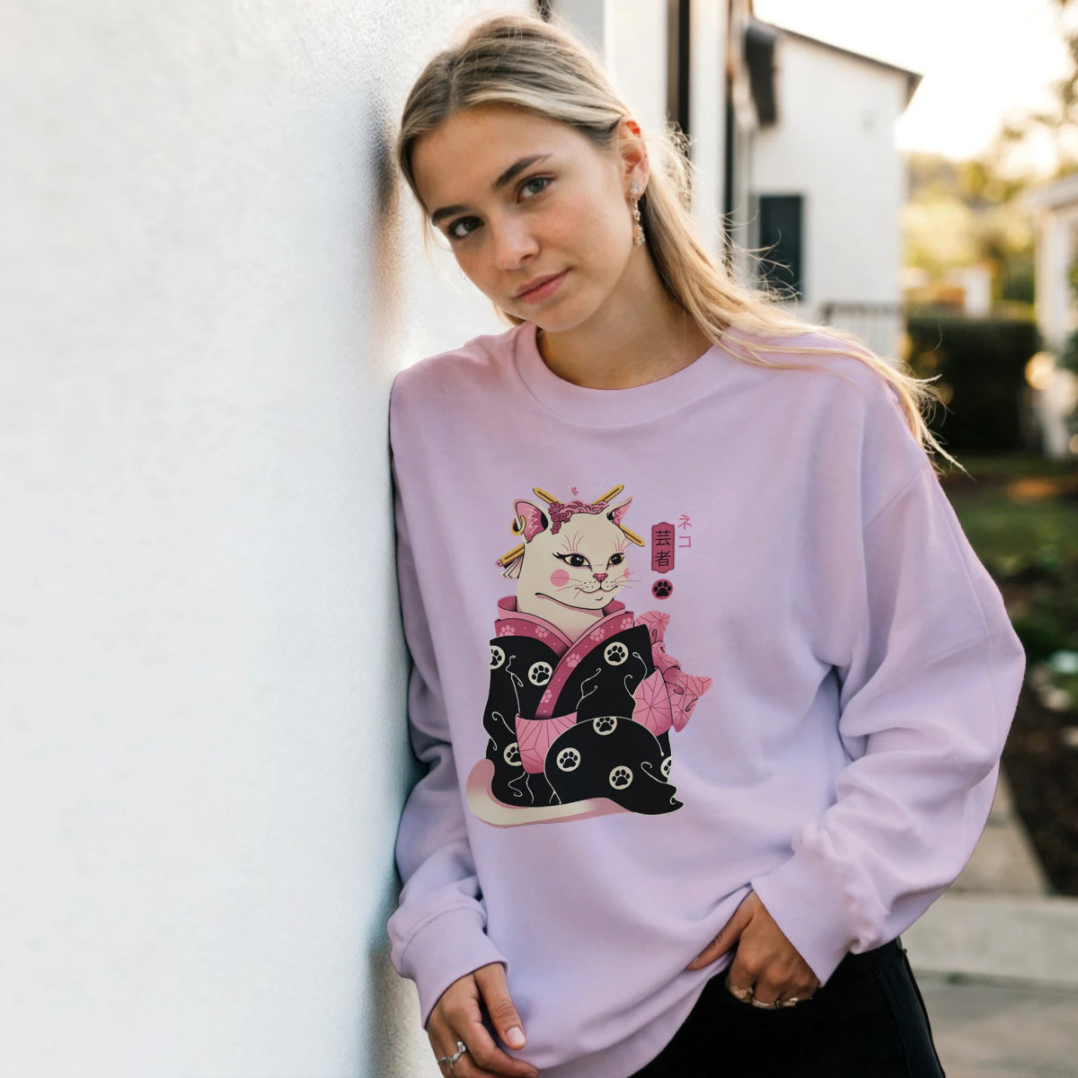 Sweat-shirt à Col Rond Femme Lavande | Chat Geisha en Kimono - Design Japonais Sweat-shirt - KAWAII FAVIE