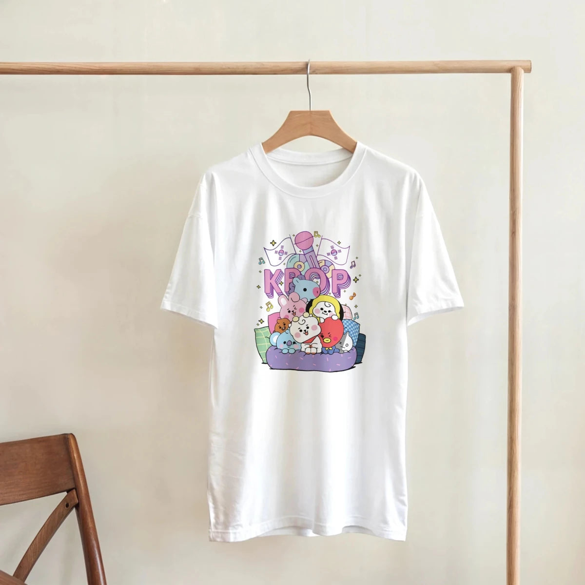 T-shirt BTS BT21 K - POP - Design Doodle Mignon avec Microphone et Drapeaux T-shirt - KAWAII FAVIE
