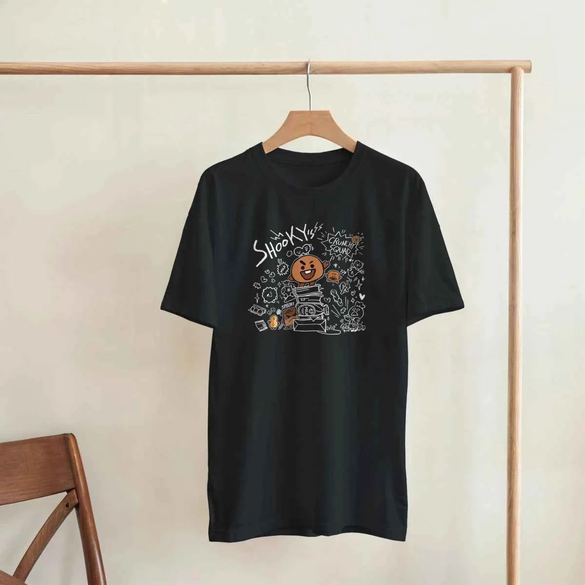 T-shirt BTS BT21 - SHOOKY, le Biscuit Malicieux de SUGA | Design « Crunchy Squad » - Style Fun K-Pop