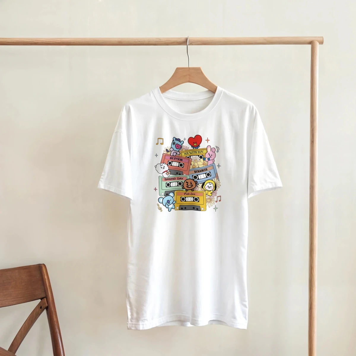 T-shirt BTS K - Pop BT21 & Cassettes Vintage - Design Albums Mythiques - Style Rétro Musical pour Fans T-shirt - KAWAII FAVIE