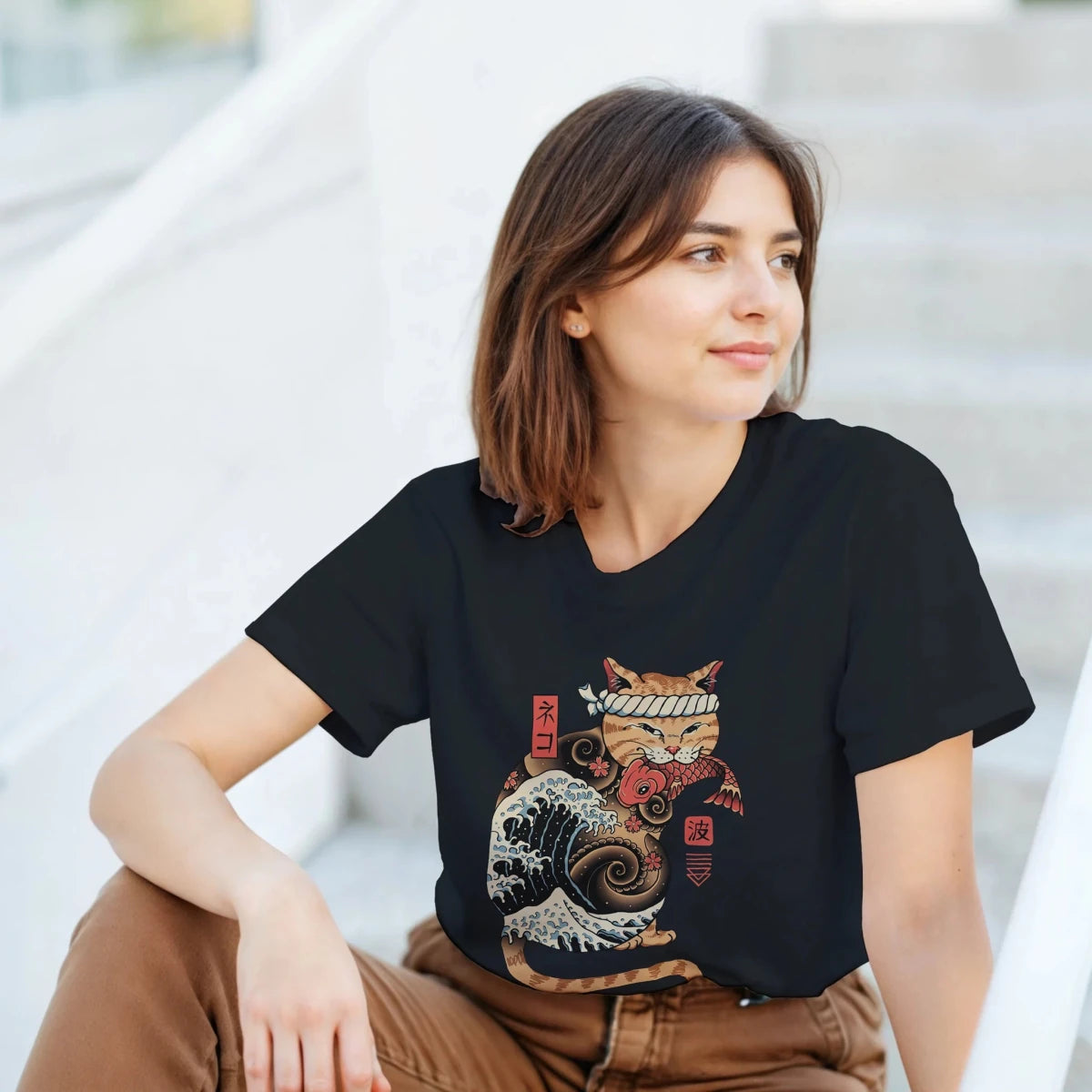 T-shirt « Chat Maneki - Neko Japonais » avec Vague d’Hokusai | Design Unique Unisexe Homme & Femme T-shirt - KAWAII FAVIE