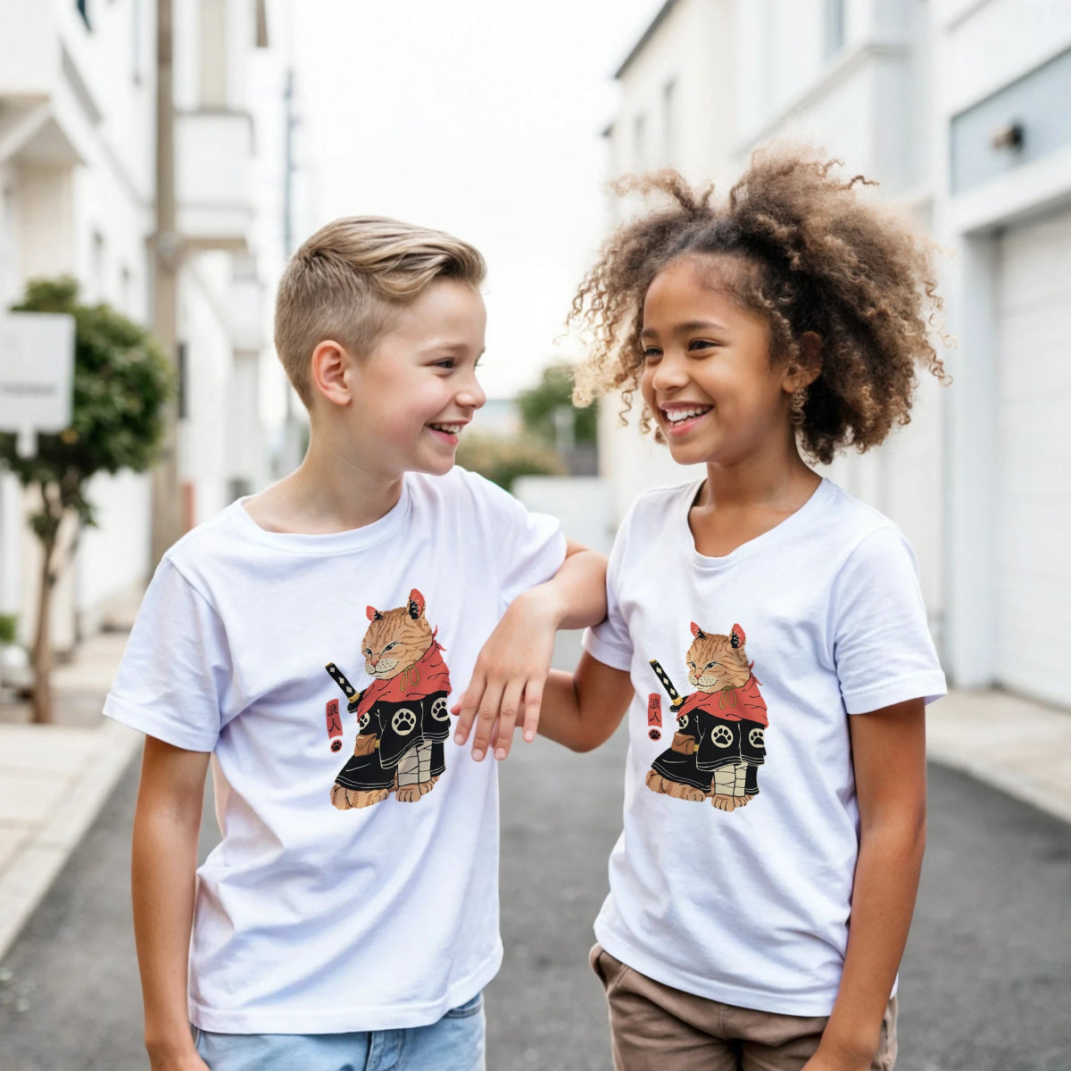 T-shirt Enfant à Col Rond | Chat Samouraï en Kimono - Style Japonais T-shirt - KAWAII FAVIE