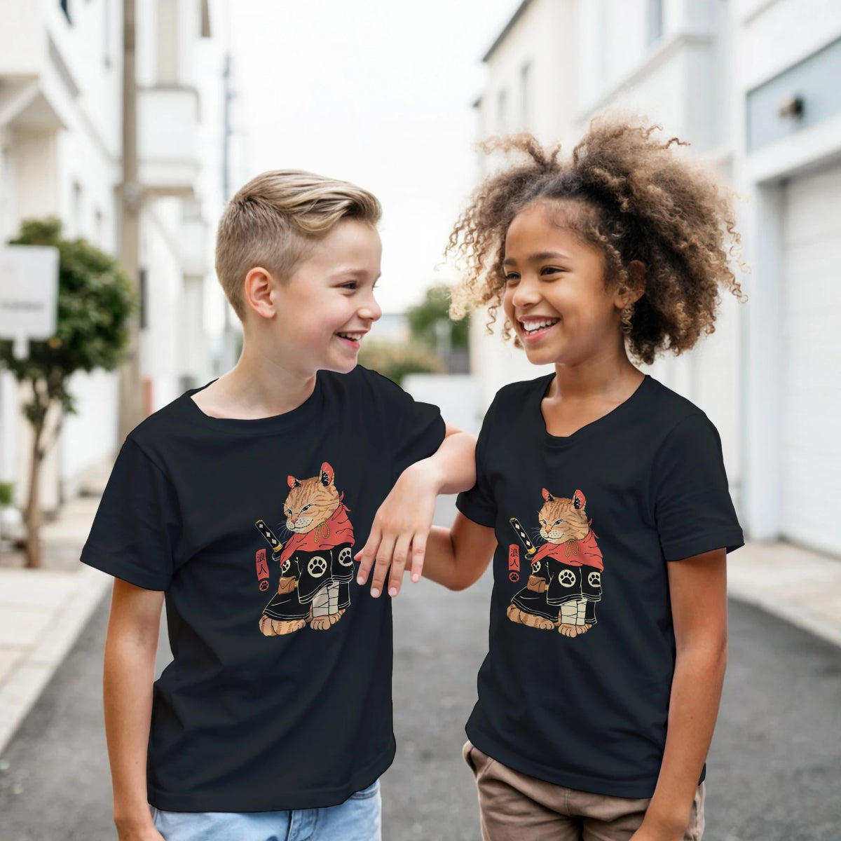 T-shirt Enfant à Col Rond | Chat Samouraï en Kimono - Style Japonais T-shirt - KAWAII FAVIE