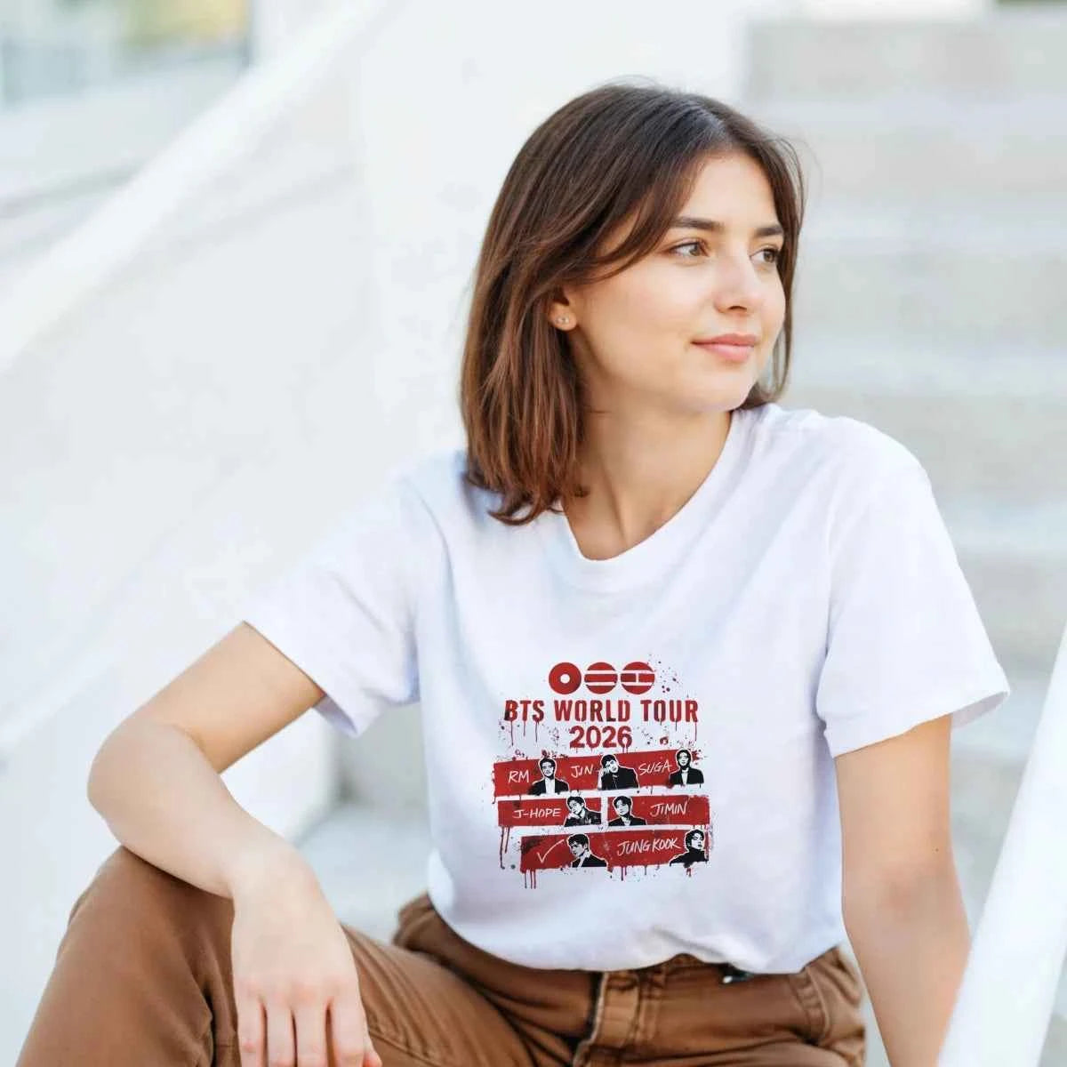 T-shirt Kpop Officiel BTS World Tour 2026 | Collection avec Photos des Membres - Unisexe Homme/Femme