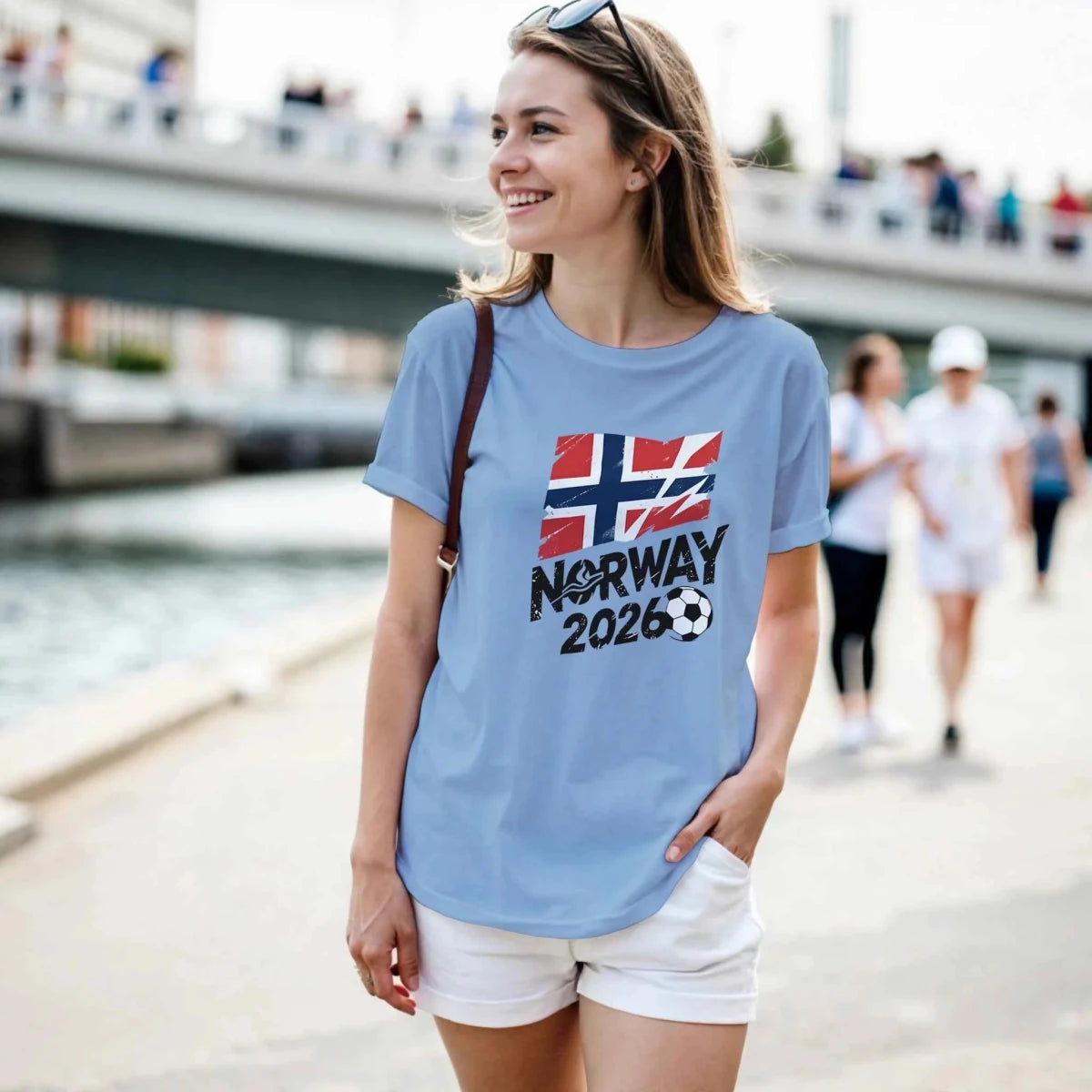 T-shirt Norvège 2026 - Design Drapeaux Grunge Football | Maillot Supporters Sélection Nationale Femme T-shirt - KAWAII FAVIE